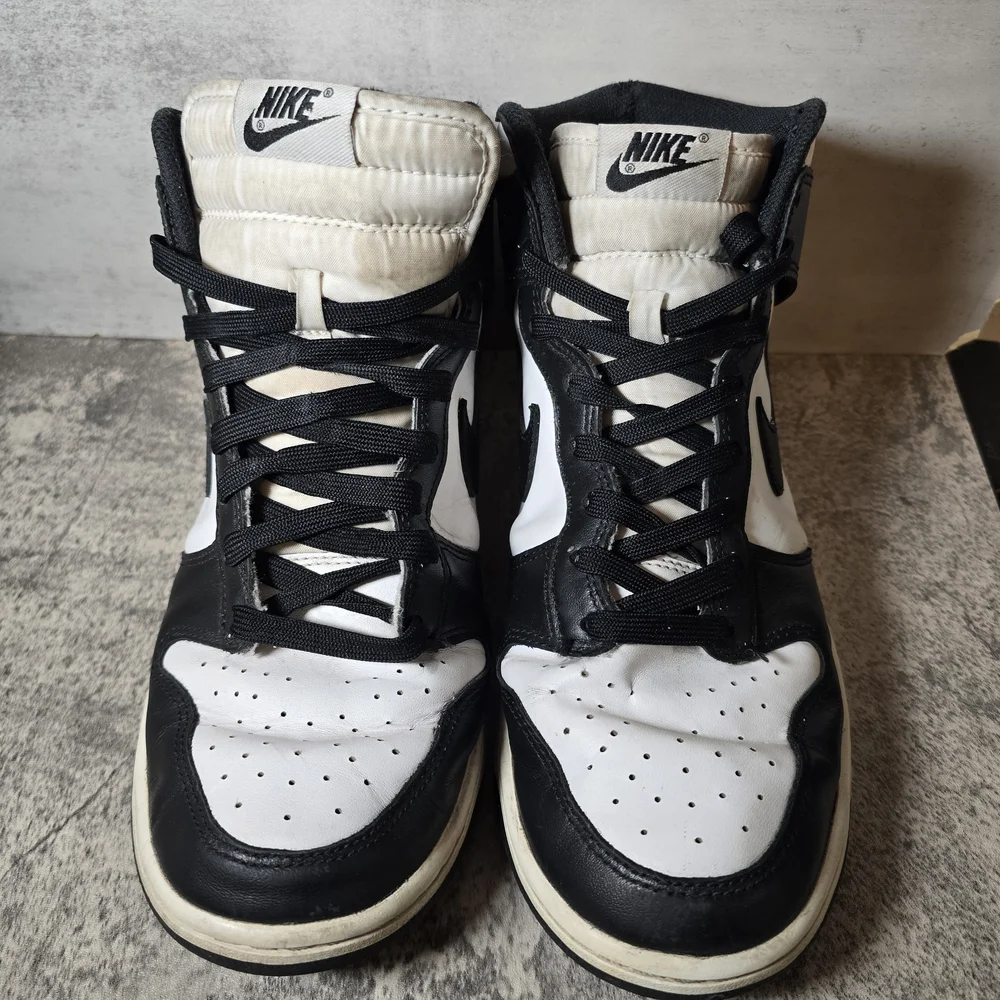 Nike Men's Black and White High-Top Sneakers